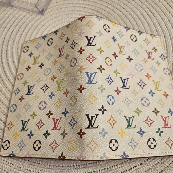 Louis Vuitton x Takashi Murakami Multicolor Passport Cover 🎨✨ - Picture 8 of 9